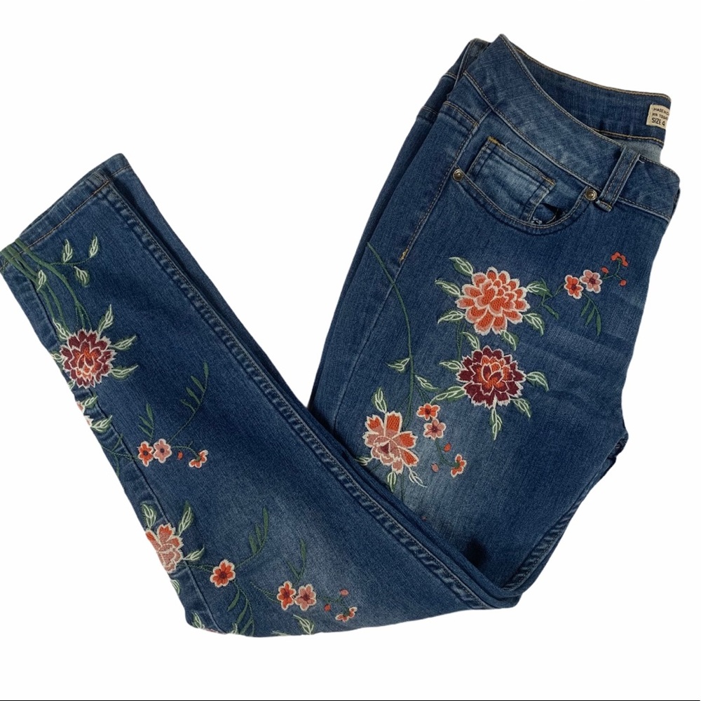 Sand Piper Jeans Floral Embroidered Flowers Skinny